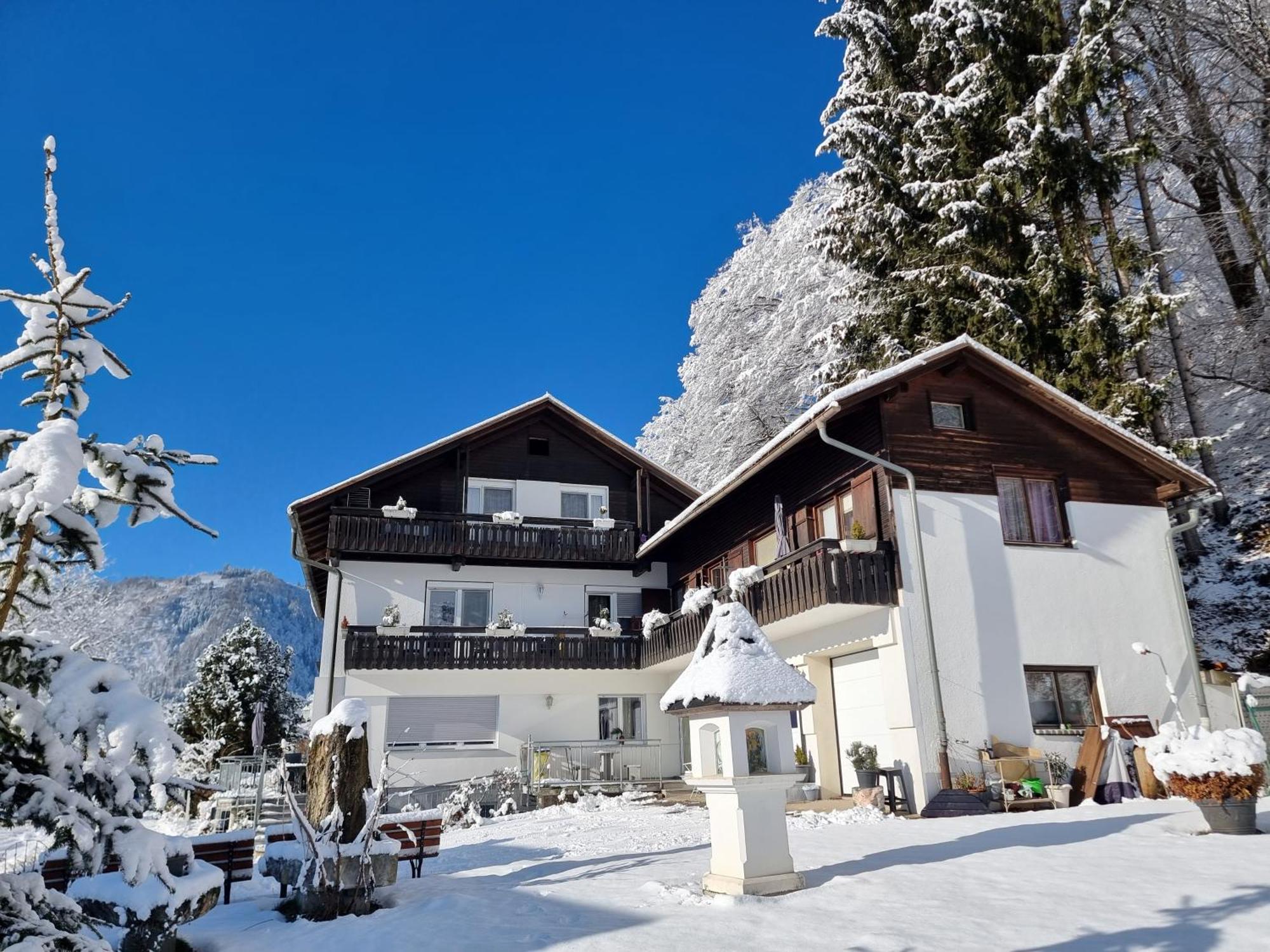 Ferienhaus Burgblick Treffen Exterior foto