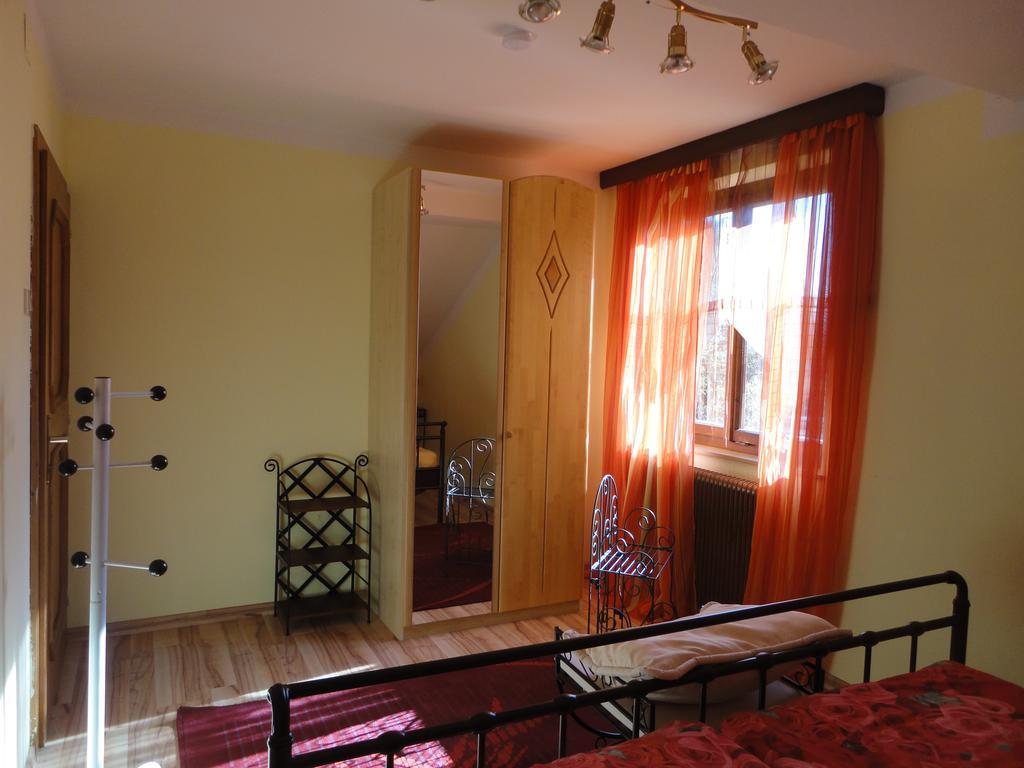 Ferienhaus Burgblick Treffen Zimmer foto